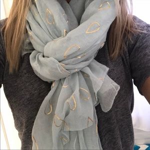 Light blue scarf